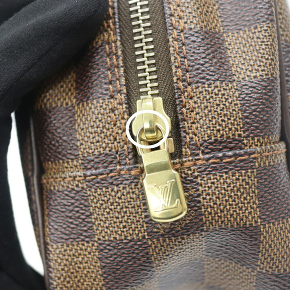 Louis Vuitton Damier True Toilet - Picture 6 of 6